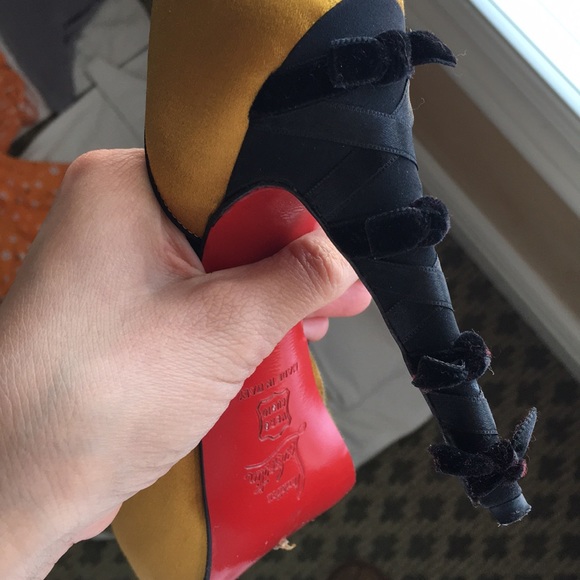 💯 CHRISTIAN LOUBOUTIN YELLOW SATIN PUMPS 36 - Picture 7 of 8
